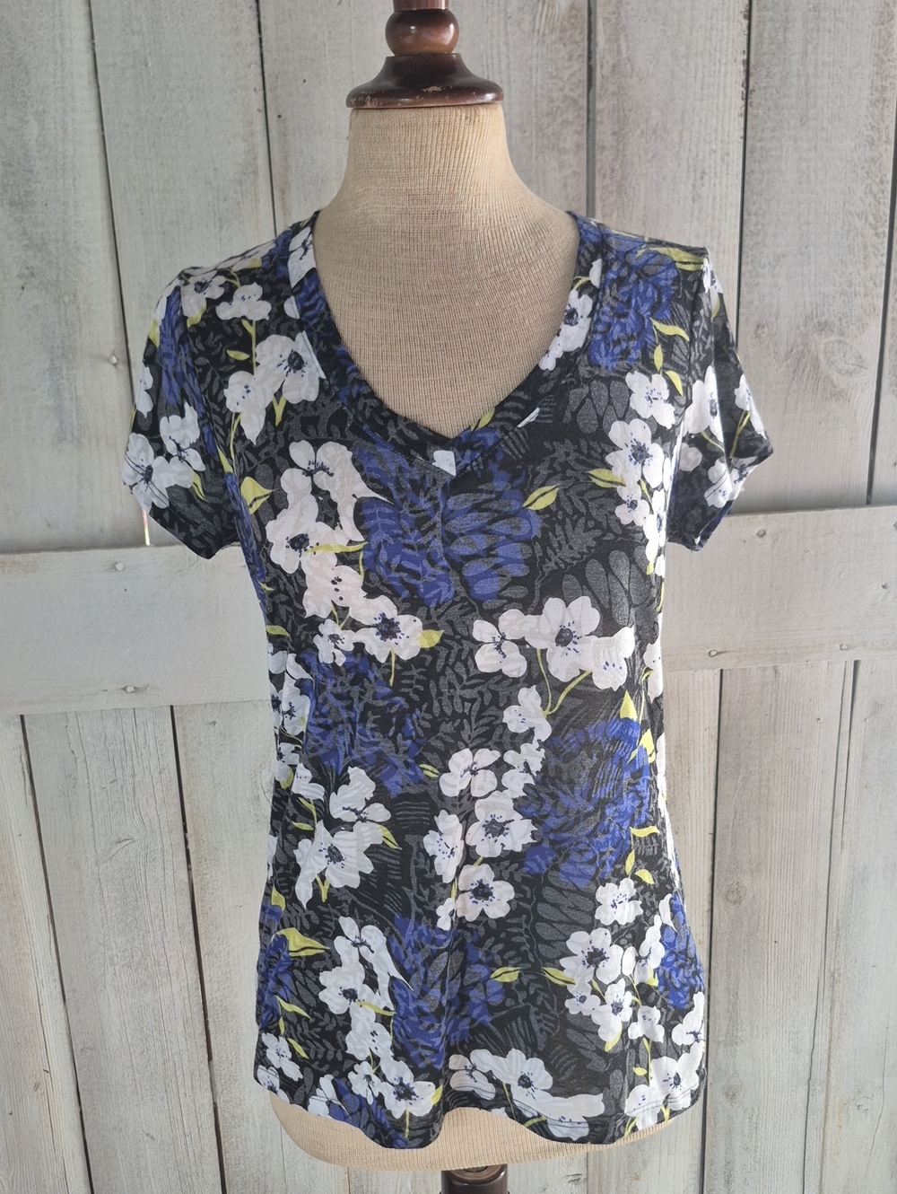 Floral V-Neck Short Sleeve Tee in Black, Blue & White